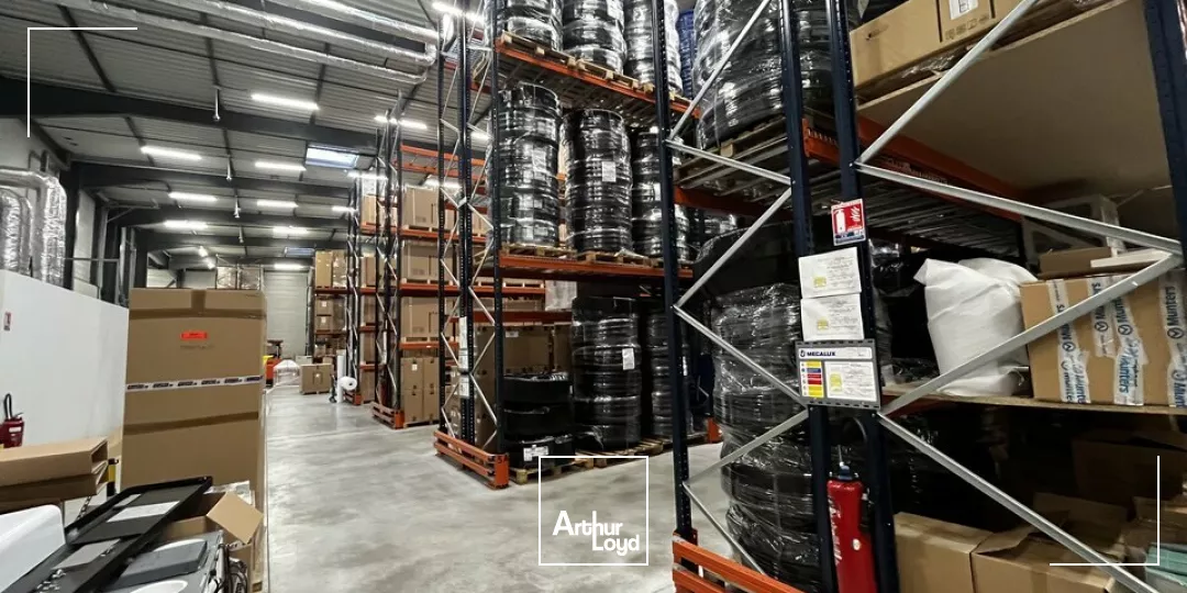 LOCAL D'ACTIVITE - ENTREPOT à LOUER de 2141 m²