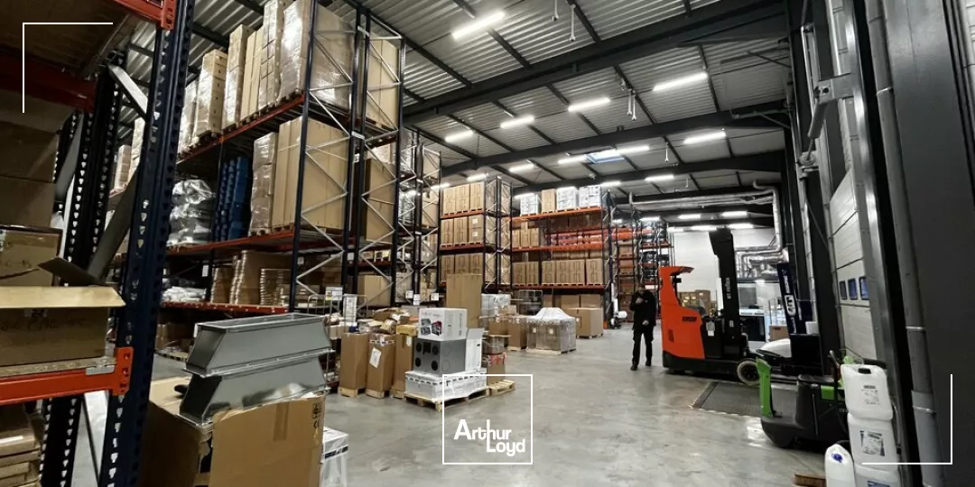 LOCAL D'ACTIVITE - ENTREPOT à LOUER de 2141 m²