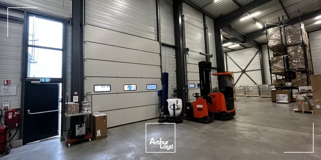 LOCAL D'ACTIVITE - ENTREPOT à LOUER de 2141 m²