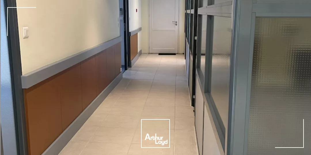 A LOUER - BUREAUX - 430 M2 - 250 M2 - 180 m2 - GUERANDE