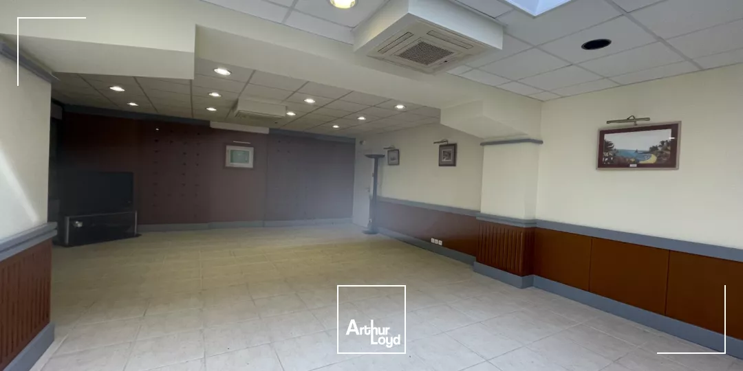 A LOUER - BUREAUX - 430 M2 - 250 M2 - 180 m2 - GUERANDE