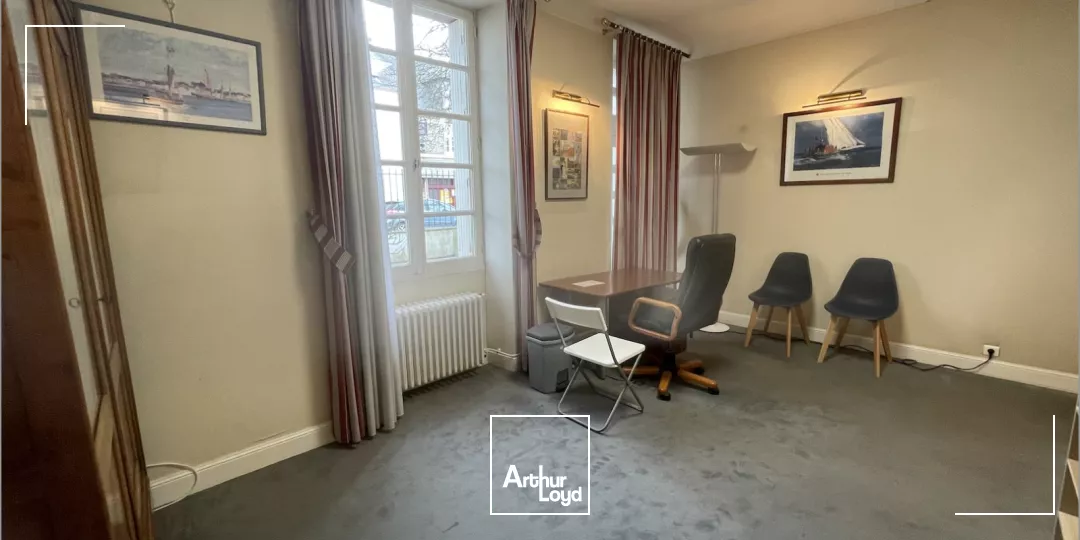 A LOUER - BUREAUX - 430 M2 - 250 M2 - 180 m2 - GUERANDE