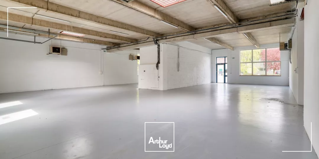 Locaux d'activité à louer à LA VERRIERE 78320