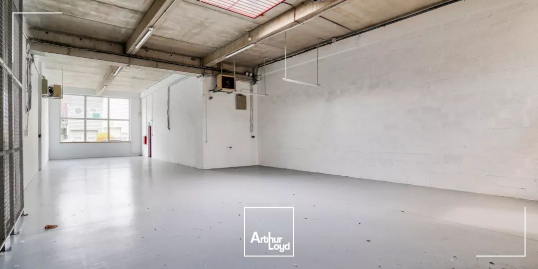 Locaux d'activité à louer à LA VERRIERE 78320