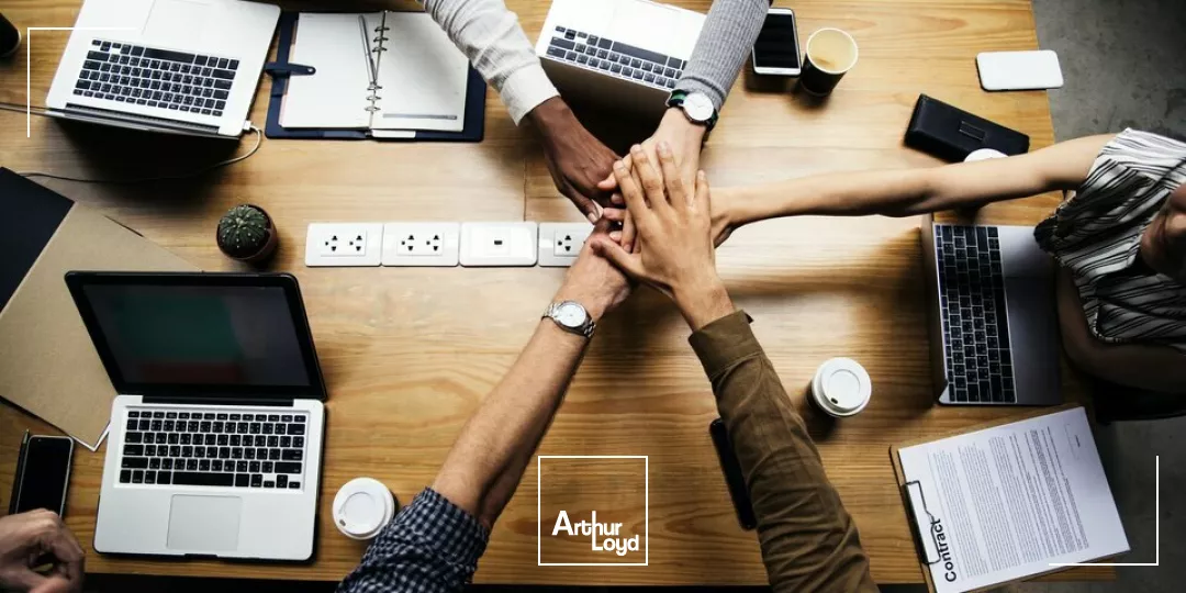 TOURS HYPER CENTRE BUREAUX A LOUER 31 M² CONVIVIAL FUN FACILITIES