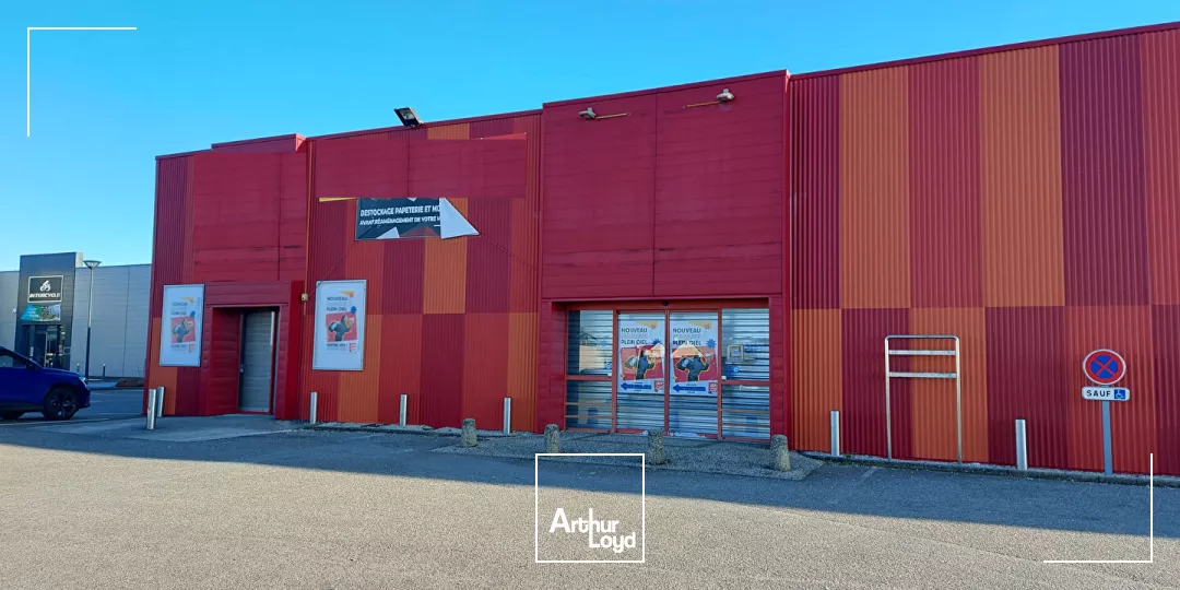 A LOUER Local Commercial de 915 m² - Agglomération Alençon