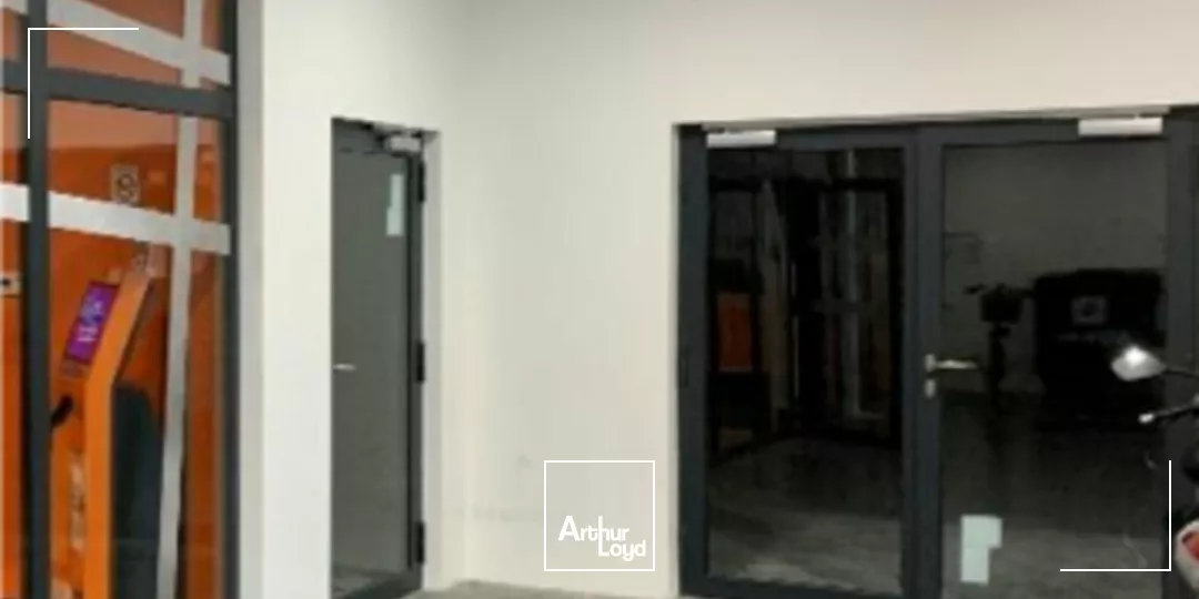 LOCAL COMMERCIAL à LOUER de 903 m²