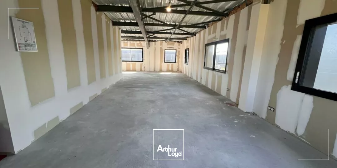 TOURS SUD - JOUE - LIODIERE - A LOUER BATIMENT MIXTE DE 498 M² - 2 869 M² DE TERRAIN