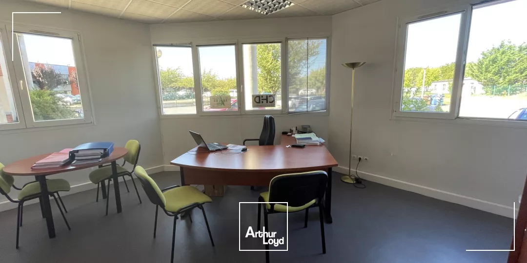 Plateau de bureau d'environ 220 m2 avec extérieur sur Beauvais