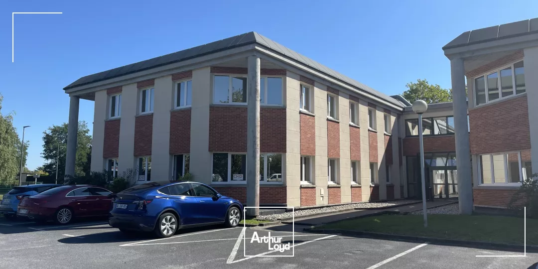 Plateau de bureau d'environ 220 m2 avec extérieur sur Beauvais