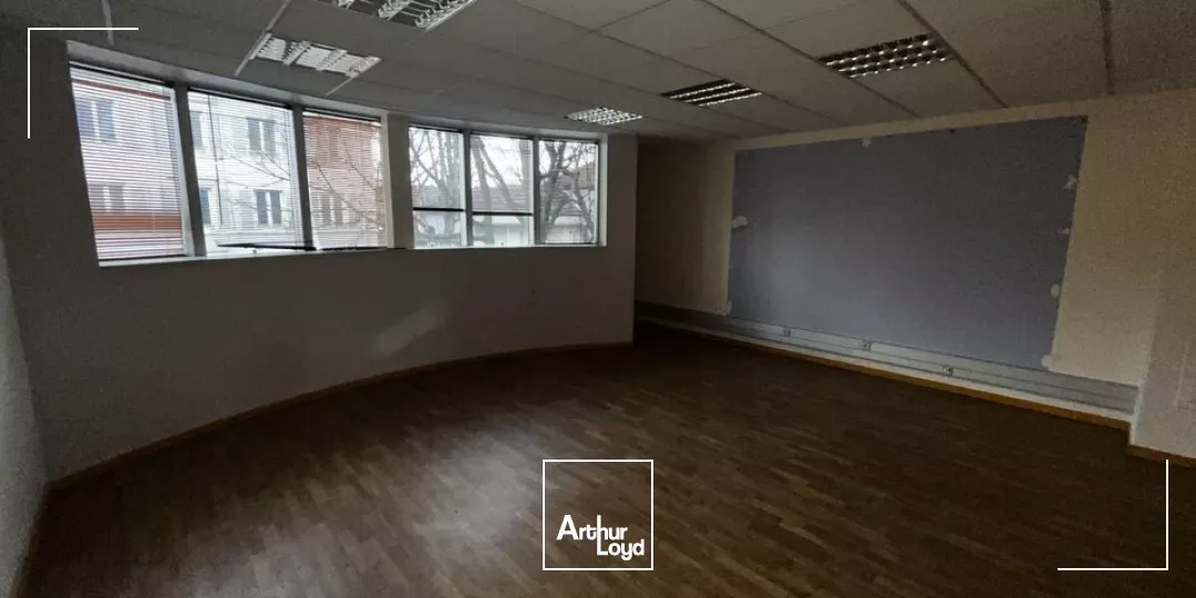 LOCAL COMMERCIAL à VENDRE de 281 m²