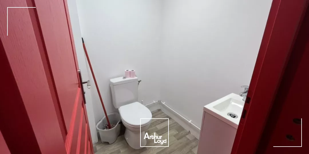 LOCATION BUREAU 112M2 -PARC ALATA