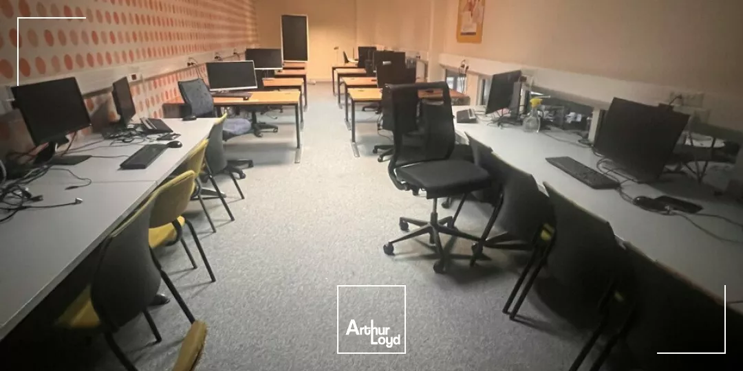 TAUXIGNY NODE PARK TOURAINE - A LOUER BATIMENT TERTIAIRE DE 1743 M² AVEC 140 PARKINGS