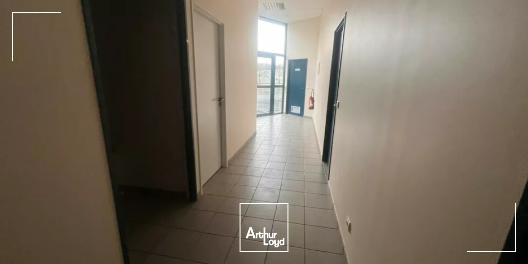 TAUXIGNY NODE PARK TOURAINE - A LOUER BATIMENT TERTIAIRE DE 1743 M² AVEC 140 PARKINGS