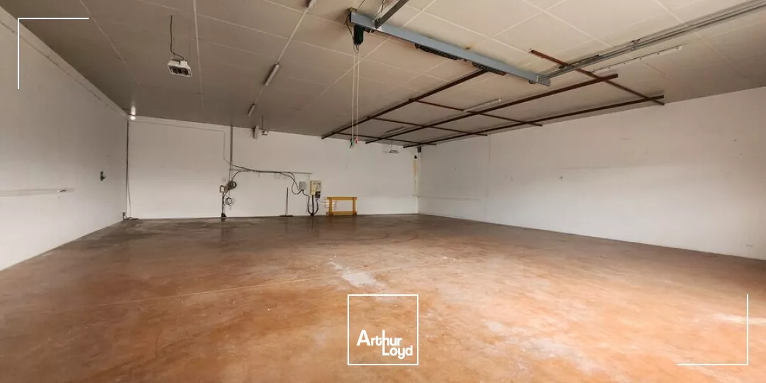 CHEVIGNY-SAINT-SAUVEUR - LOCAL D'ACTIVITES - A LOUER