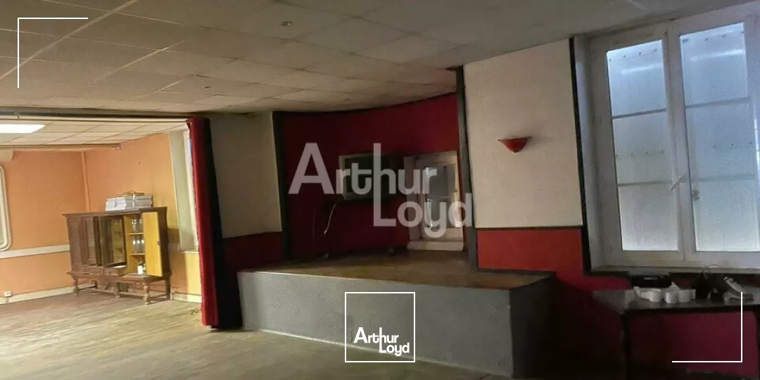 SAINT GERVAIS LA FORÊT - LOCATION LOCAL COMMERCIAL DE 280 M² - BELLE VISIBILITÉ