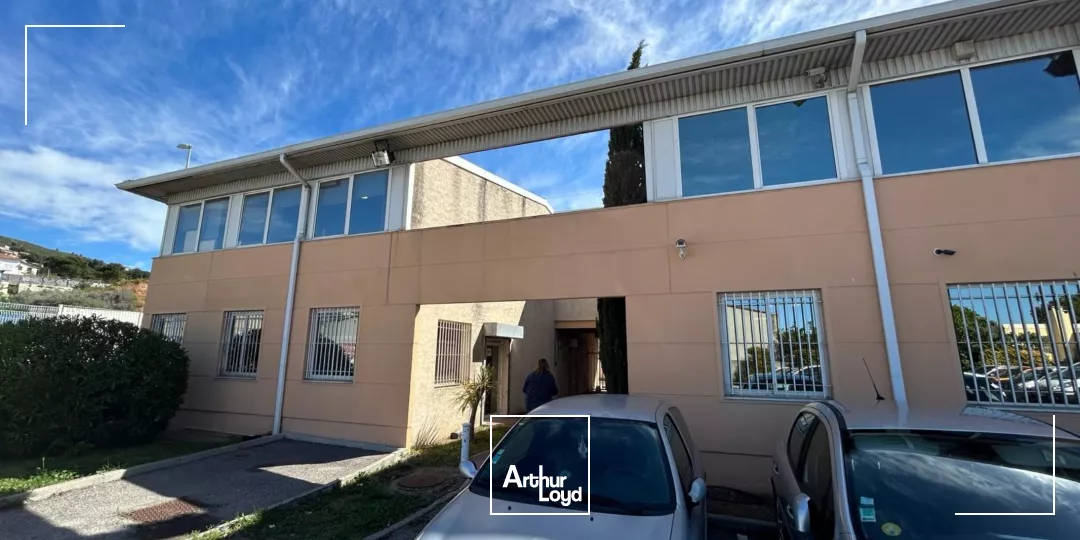 Bâtiment mixte indépendant à vendre - ZFU et proximité autoroutes - 13016 Marseille