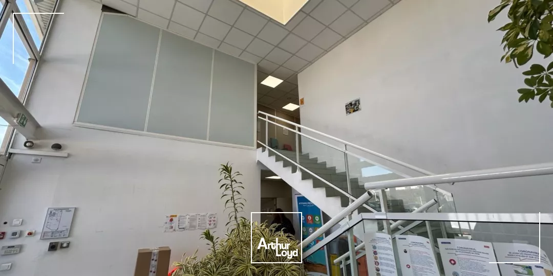 Bâtiment mixte indépendant à vendre - ZFU et proximité autoroutes - 13016 Marseille