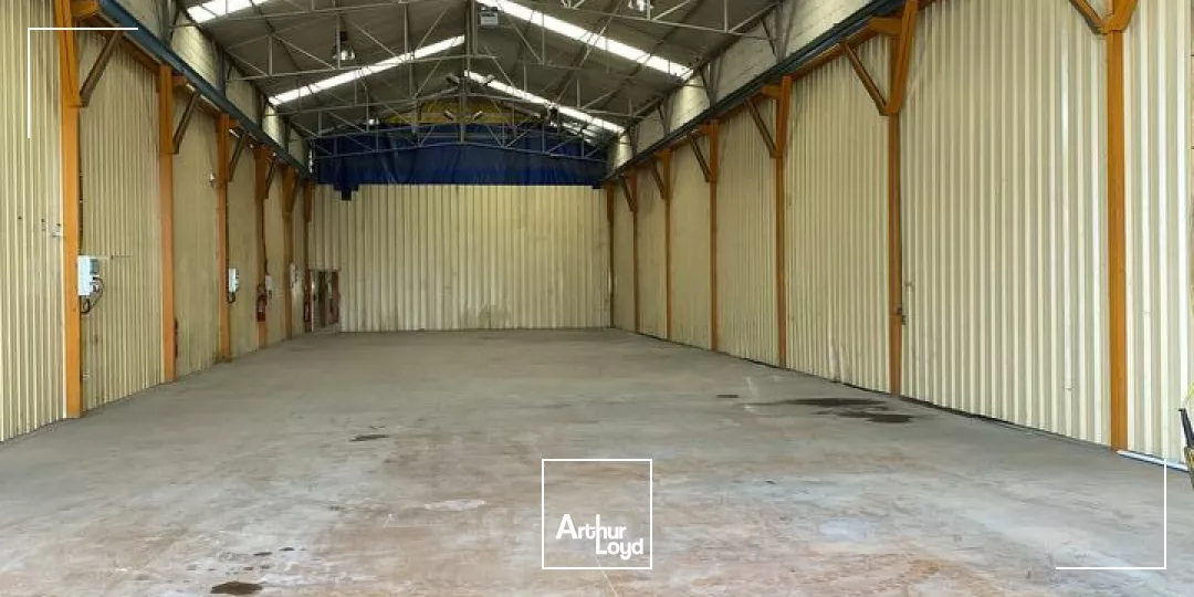 Commune de CHAROLLES- Local d'activité de 650 m²