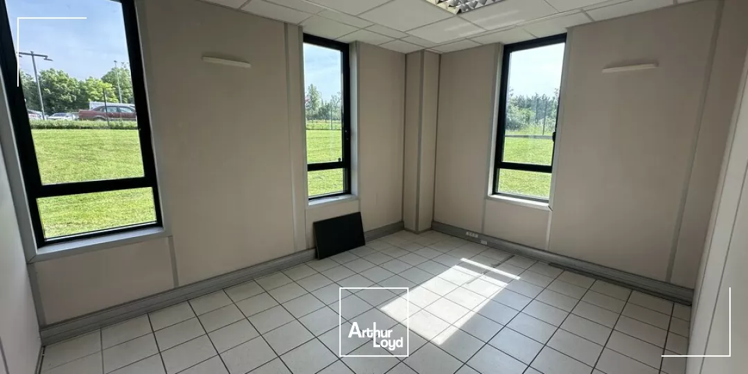 BUREAUX D'ENVIRON 360m2 divisible à partir de 111 m2 - REIMS FARMAN