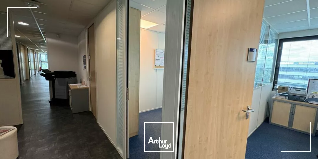 TOURS NORD L'AERONEF - D 910 ET ECHANGEUR A10 - A LOUER BUREAUX DE 480 M² - 4EME ETAGE
