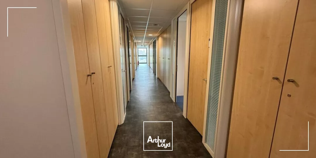 TOURS NORD L'AERONEF - D 910 ET ECHANGEUR A10 - A LOUER BUREAUX DE 480 M² - 4EME ETAGE