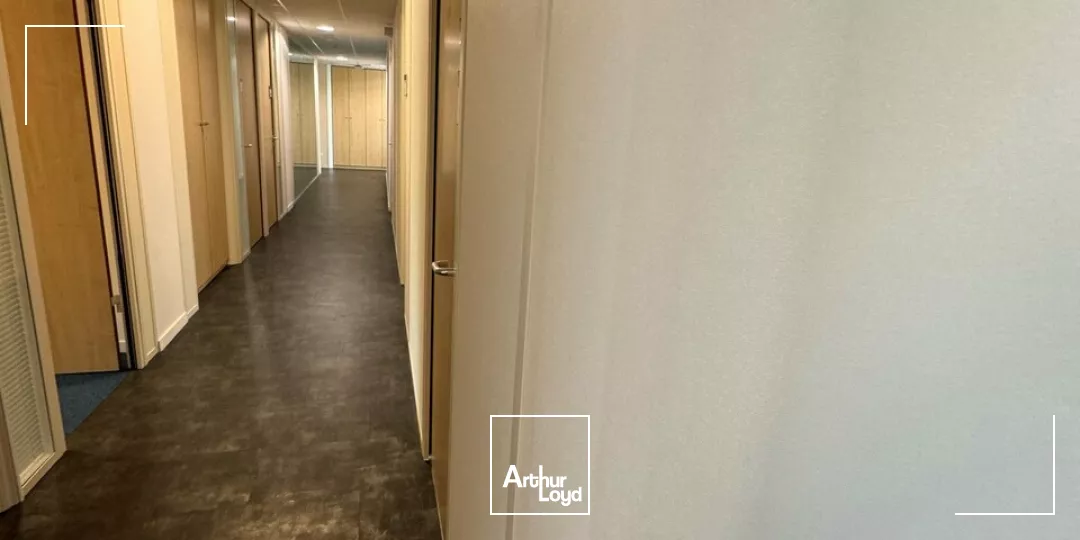 TOURS NORD L'AERONEF - D 910 ET ECHANGEUR A10 - A LOUER BUREAUX DE 480 M² - 4EME ETAGE