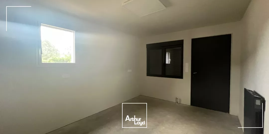 A VENDRE - A LOUER - DONGES - 139 M2