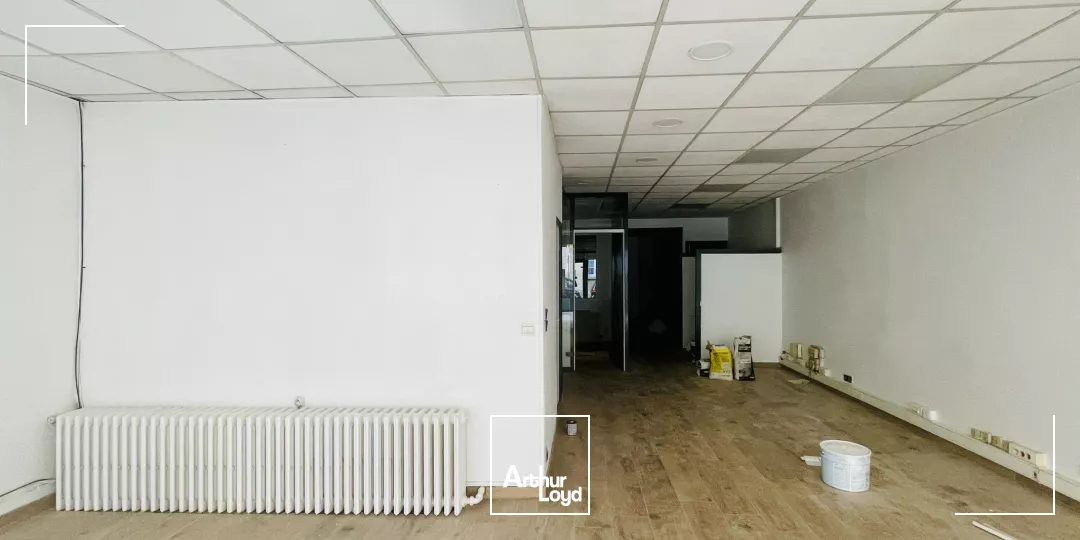 A LOUER - COMMERCE/BUREAUX - COMPIEGNE - 110M2