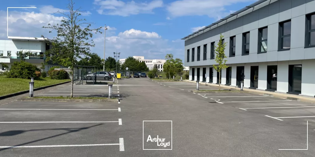 À LOUER IMMEUBLE DE BUREAUX 1284 M2 À LACROIX-SAINT-OUEN PARC TERTIAIRE