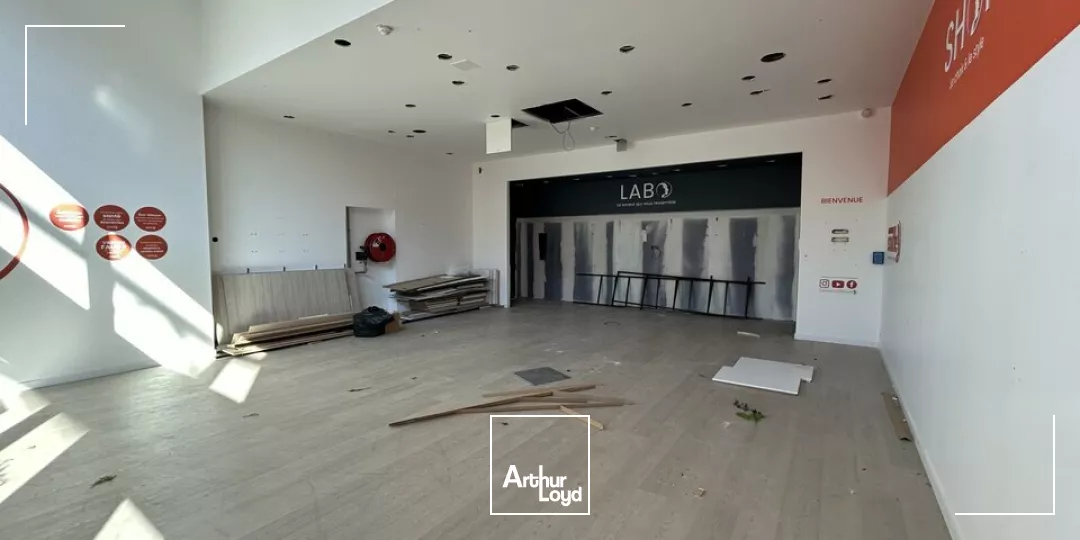 LOCAL COMMERCIAL à LOUER de 136 m²