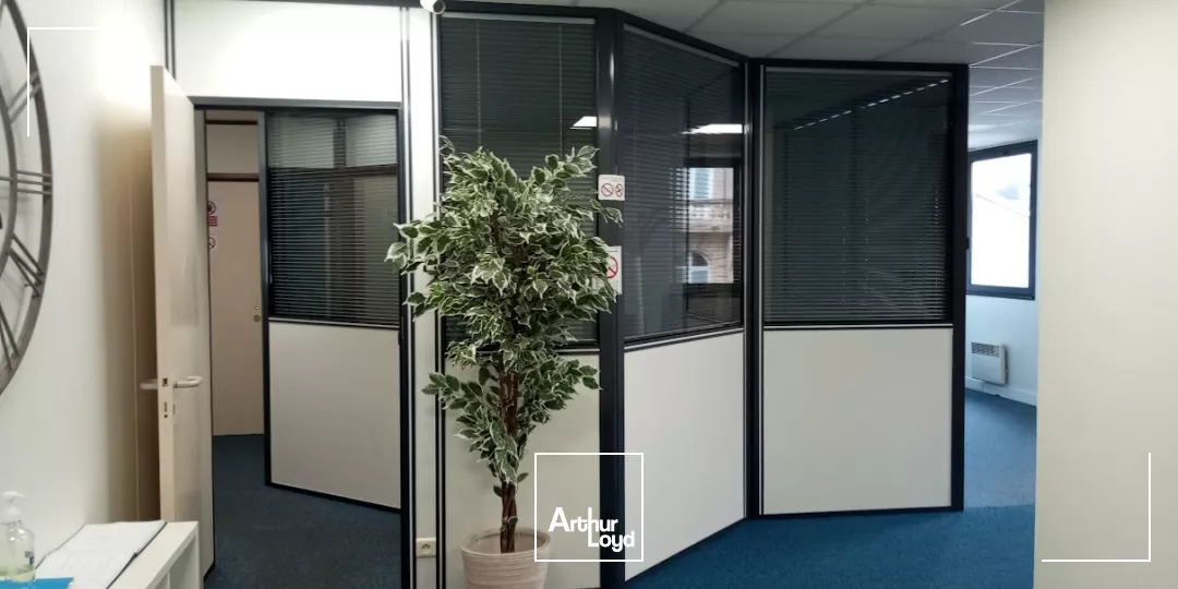 Centre ville Bureaux 242 m² normes PMR en parfait état