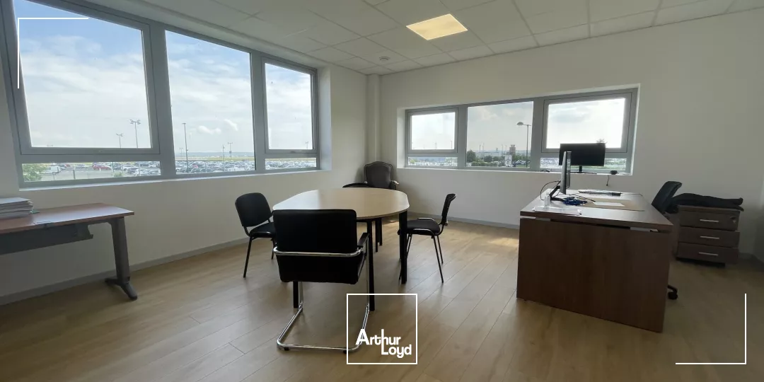 Bureaux de 356 m2 environ à proximité immédiate de l'aéroport