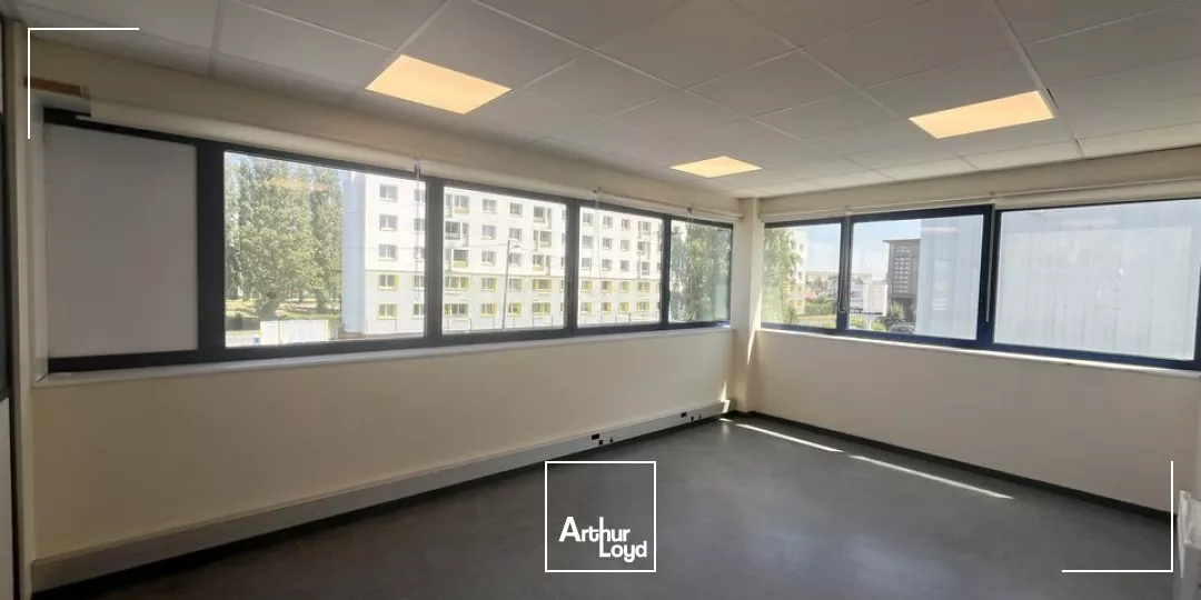 A LOUER Le Havre Quartier sud situé entre la zone portuaire et le quartier saint Nicolas Bureaux 352 m semi cloisonnés avec parkings