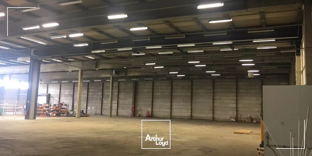 A LOUER - LOCAL DE STOCKAGE DE - 1300 m2 - SAINT-QUENTIN 