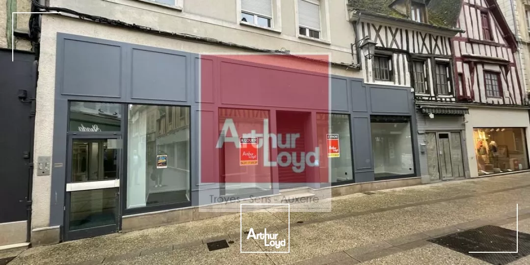 SENS- Local commercial de 290m2 en centre ville