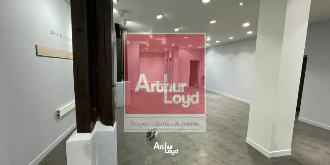 SENS- Local commercial de 290m2 en centre ville