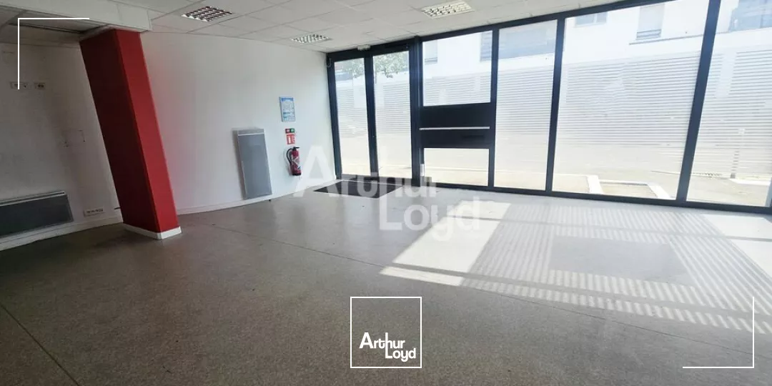 ANGERS proche centre ville bureaux de 260 m² situés au rez-de-chaussée à louer 