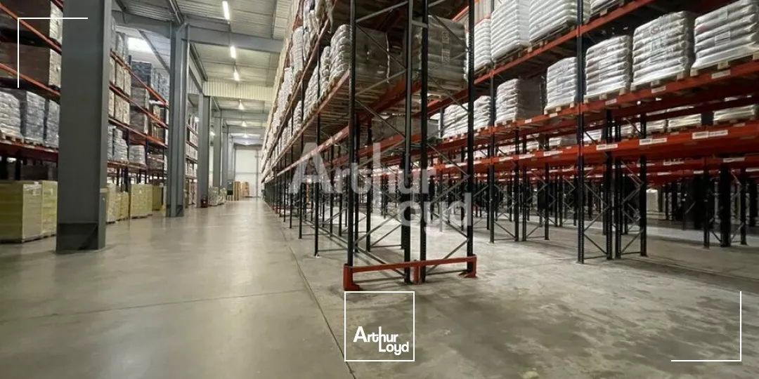 CONTRES - VENTE ENTREPÔT DE 7 899,97 M² - ZI