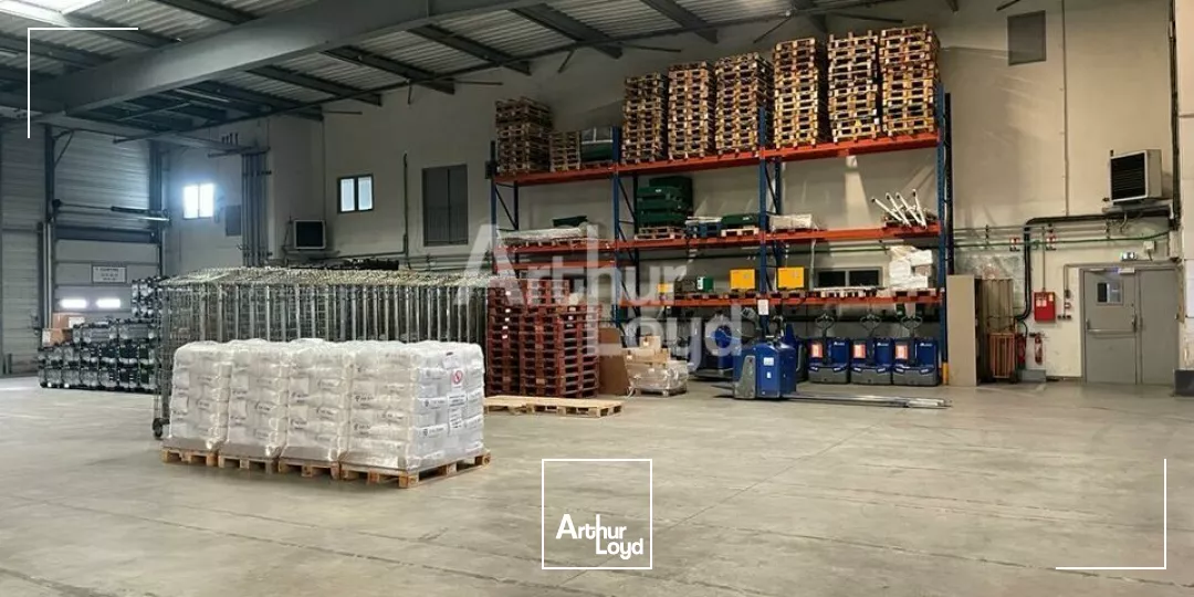 CONTRES - VENTE ENTREPÔT DE 7 899,97 M² - ZI