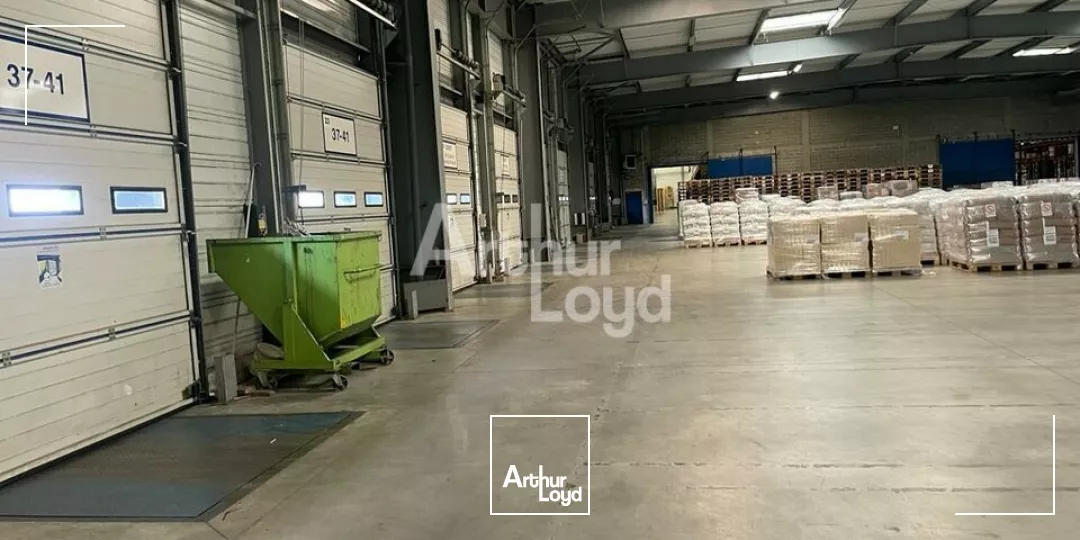 CONTRES - LOCATION ENTREPÔT DE 7 899,97 M² - ZI