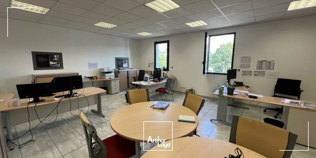 VALENCE, Zone Franche, plateau de bureau neuf à louer 1er étage - Parking