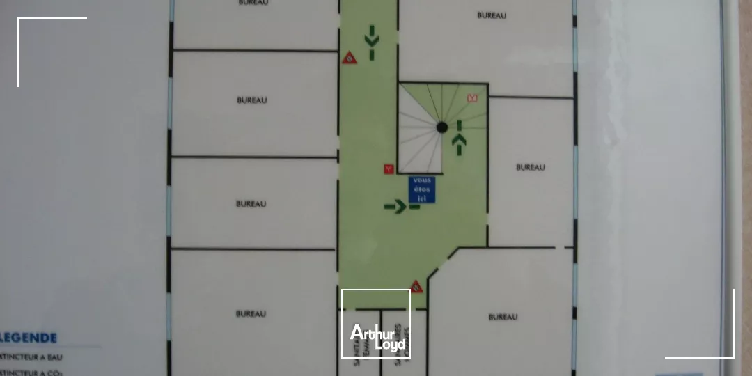 Colombes, bâtiment d'activité indépendant en excellent état, avec double-accès poids lourds