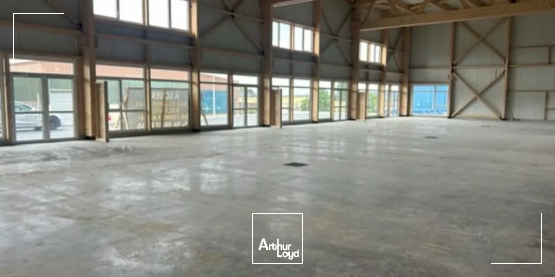 LOCAL D'ACTIVITE - ENTREPOT à LOUER de 230 m²