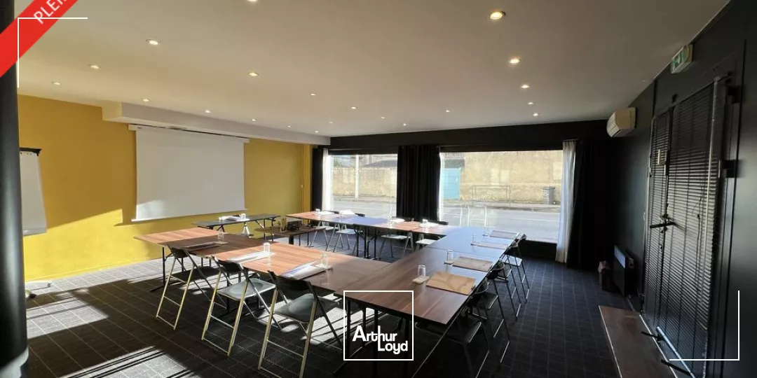 VALENCE Centre ville, à louer - Bureaux - Belle vitrine - Bonne visibilité - Parkings privatifs