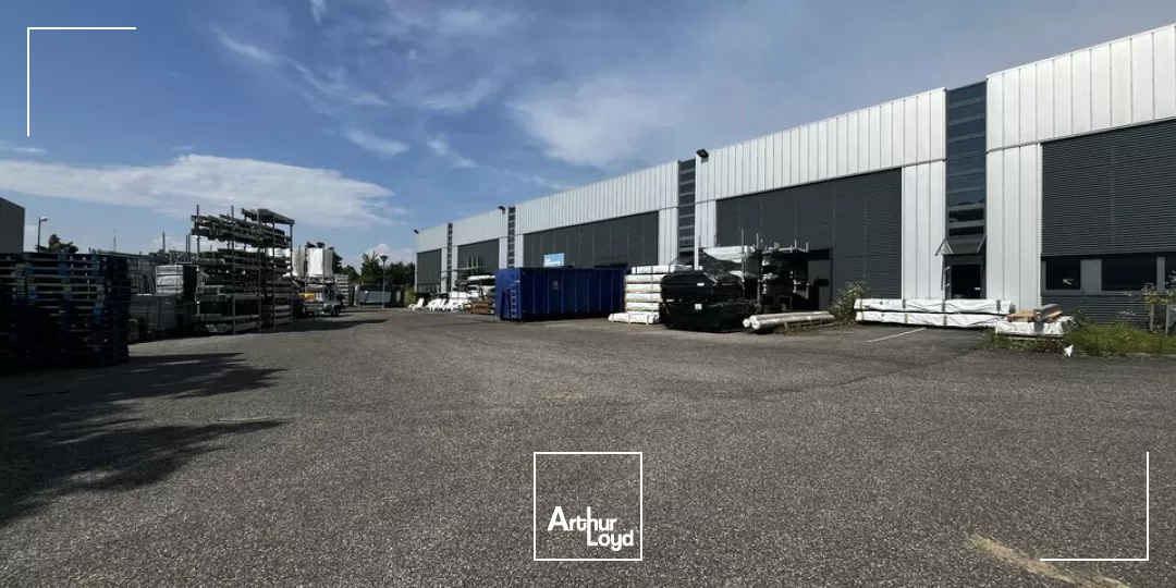 LOCAL D'ACTIVITE - ENTREPOT à LOUER de 1847 m²