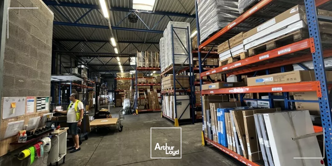 LOCAL D'ACTIVITE - ENTREPOT à LOUER de 1847 m²