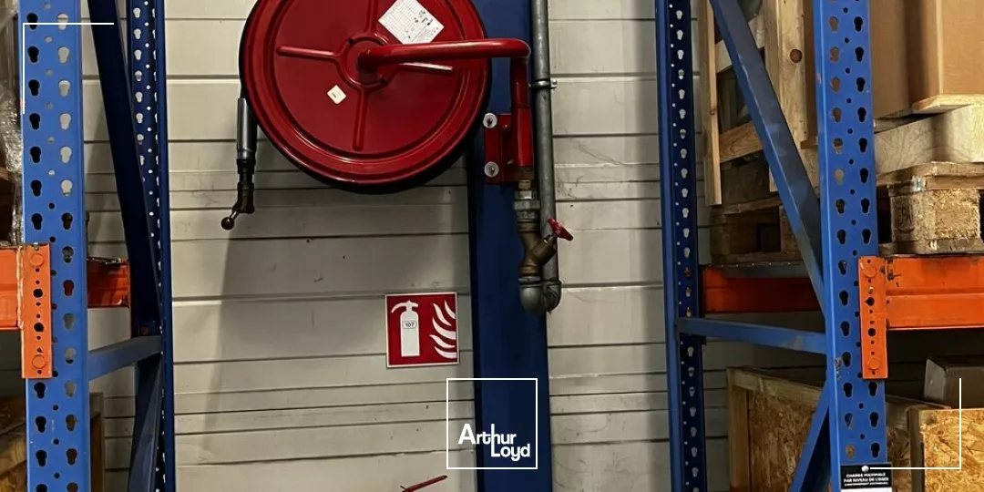 LOCAL D'ACTIVITE - ENTREPOT à LOUER de 1847 m²