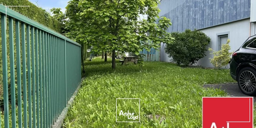 LOCAL D'ACTIVITE - ENTREPOT à VENDRE de 1195 m²