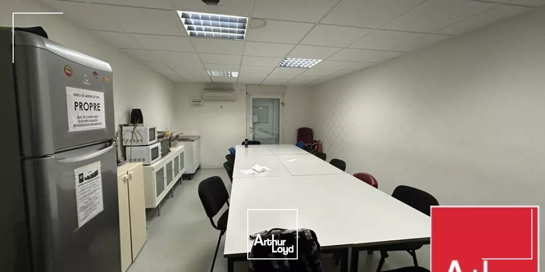 LOCAL D'ACTIVITE - ENTREPOT à VENDRE de 1195 m²